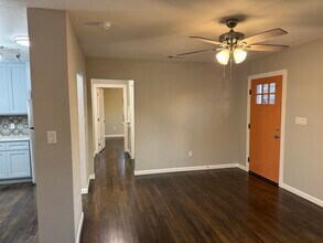 415 W Mariposa Dr in San Antonio, TX - Building Photo - Building Photo