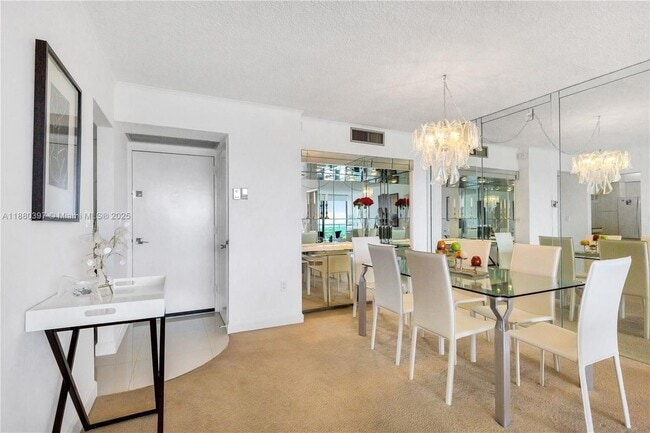 3701 N Country Club Dr in Aventura, FL - Building Photo - Building Photo