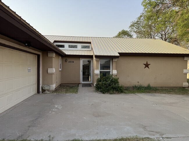 13719 W County Rd 122 in Odessa, TX - Building Photo - Building Photo