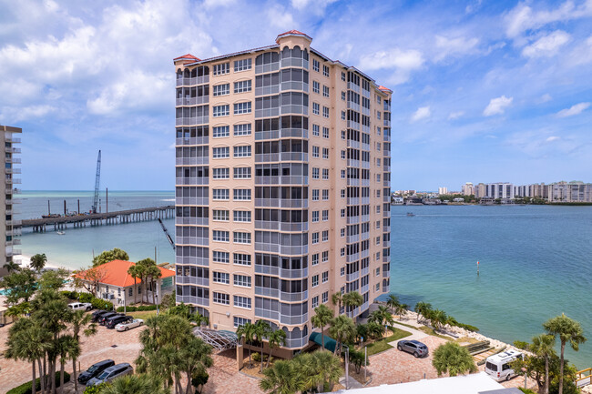 Island Beach Club in Bonita Springs, FL - Foto de edificio - Building Photo