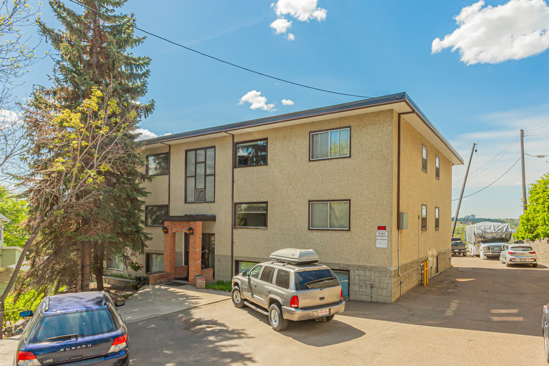 9367 Cameron Ave NW in Edmonton, AB - Building Photo