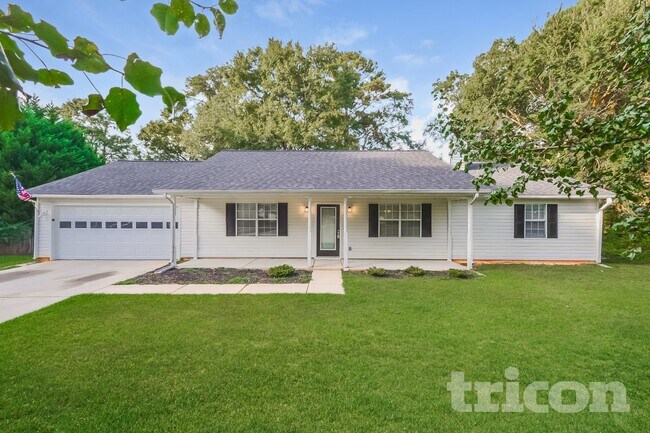 99 Mallie Ct in Hampton, GA - Foto de edificio - Building Photo