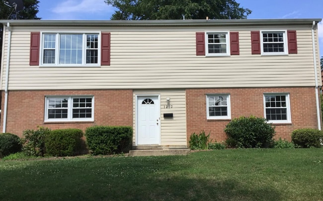 1213 Gladstone Dr in Rockville, MD - Building Photo - Building Photo