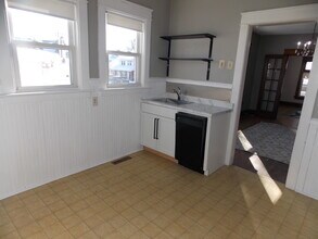 3611 Maple St, Unit 1st floor in Erie, PA - Foto de edificio - Building Photo