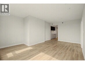 567 Emerson St in Coquitlam, BC - Building Photo - Building Photo