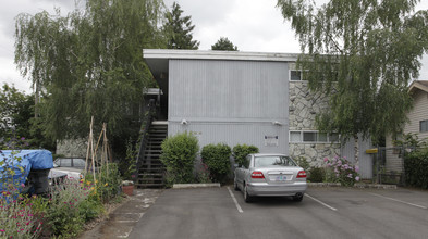 Lafayette Apartments in Portland, OR - Building Photo - Building Photo