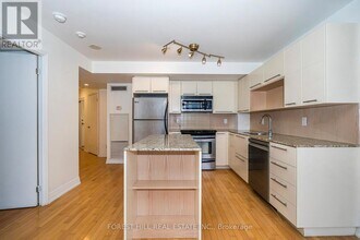 25 Carlton St. in Toronto, ON - Building Photo - Building Photo