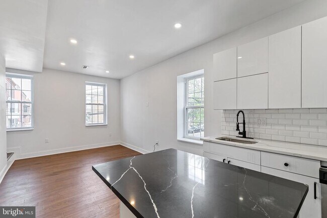 835 Corinthian Ave-Unit -3 in Philadelphia, PA - Building Photo - Building Photo