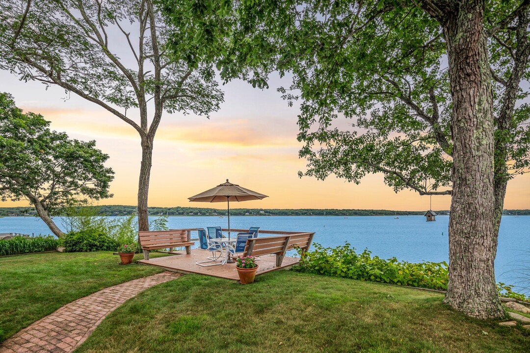 201 Three Mile Harbor Hog Creek Rd in East Hampton, NY - Foto de edificio