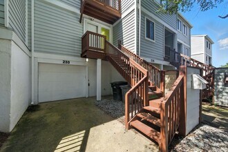 233 Mill Point Dr in Hampton, VA - Building Photo - Building Photo