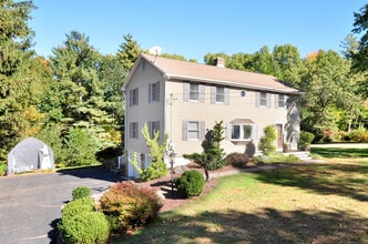 274 Smith St in South Windsor, CT - Building Photo - Building Photo