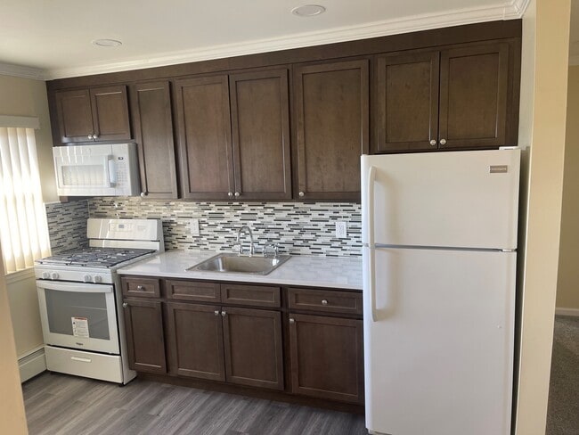 The Niche at 7th Street Gardens in Lindenhurst, NY - Building Photo - Building Photo