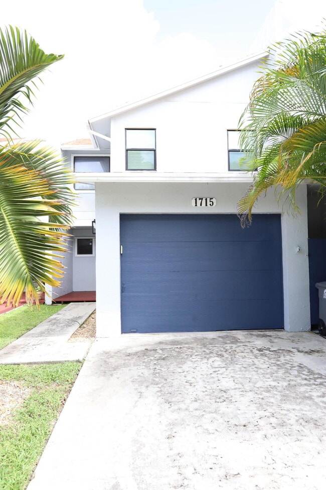 1715 Woodbridge Lakes Cir in West Palm Beach, FL - Building Photo - Building Photo