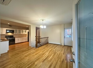 75 Overlook Pl, Unit 1 in Newburgh, NY - Foto de edificio - Building Photo