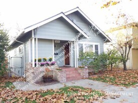 2522 V St in Sacramento, CA - Building Photo