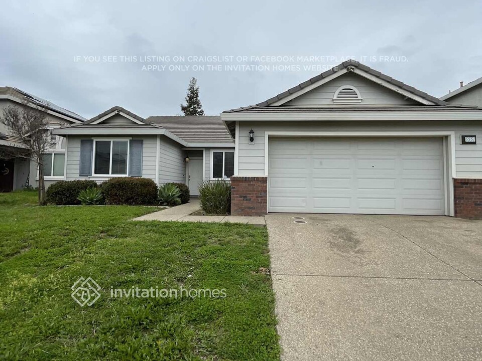 5551 Roaring Rapids Way in Linda, CA - Building Photo