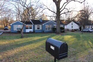 2313 Ingleside Dr in Nashville, TN - Building Photo