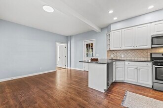 1142 Washington St in Whitman, MA - Foto de edificio - Building Photo