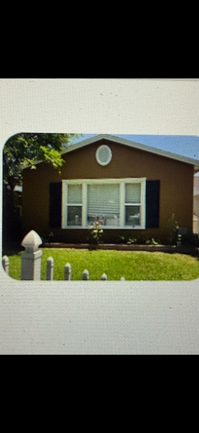 1308 N Hollywood Way, Unit Apartment A, Unit Apartment A