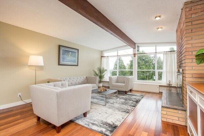 958 Ranch Park Way in Coquitlam, BC - Building Photo - Building Photo