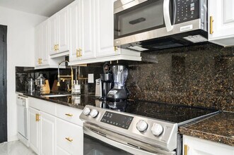 215 Piedmont Ave NE in Atlanta, GA - Foto de edificio - Building Photo