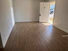 1103 E Main St in Decherd, TN - Building Photo