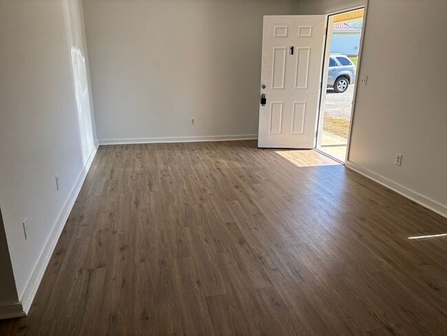 property at 1103 E Main St