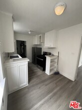 7720 S Hoover St in Los Angeles, CA - Building Photo - Building Photo