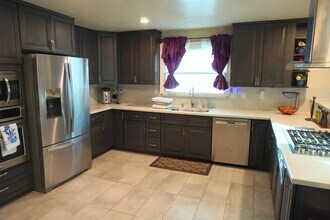 914 Alberni St in East Palo Alto, CA - Building Photo - Building Photo