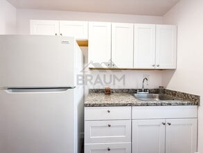 15546 Vanowen St, Unit 9 in Los Angeles, CA - Foto de edificio - Building Photo