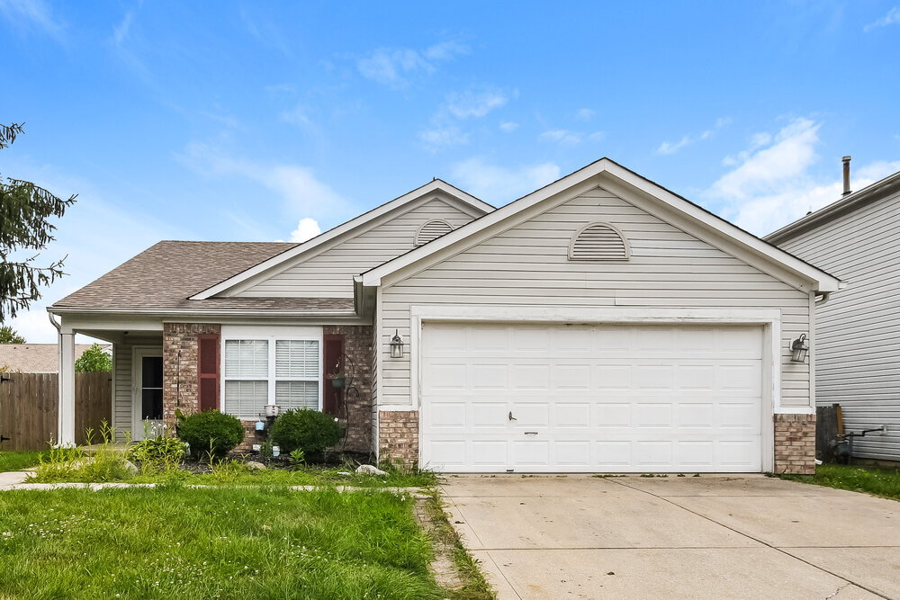 1083 Williamsburg Way in Indianapolis, IN - Building Photo