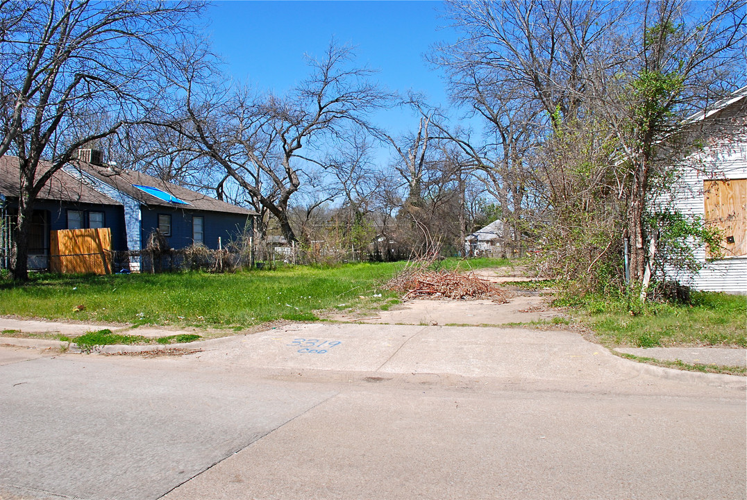 3319 Spring Ave in Dallas, TX - Building Photo