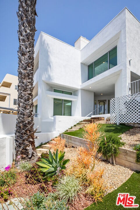 21349 Rambla Vista in Malibu, CA - Building Photo - Building Photo