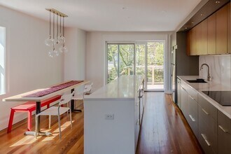 15 Colbourne Crescent in Brookline, MA - Building Photo - Building Photo