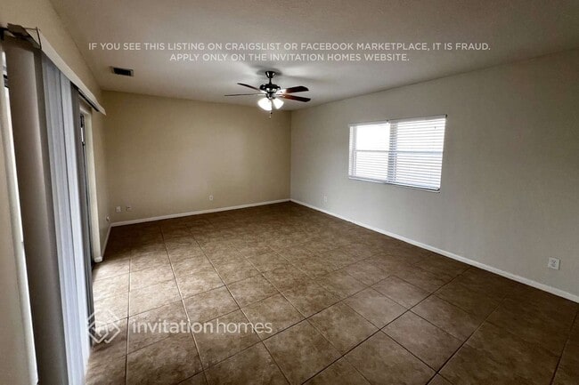 832 SE Thornhill Dr, Unit 403 in Port St. Lucie, FL - Foto de edificio - Building Photo