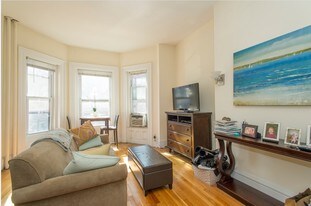 225-227 Newbury Street in Boston, MA - Building Photo