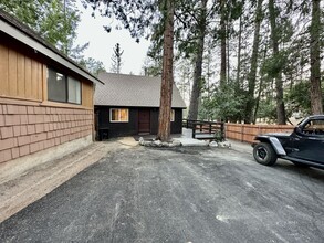 25165 Cedar St in Idyllwild, CA - Building Photo - Building Photo