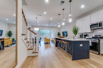 1007 Mt Auburn Ave in Dallas, TX - Building Photo - Building Photo