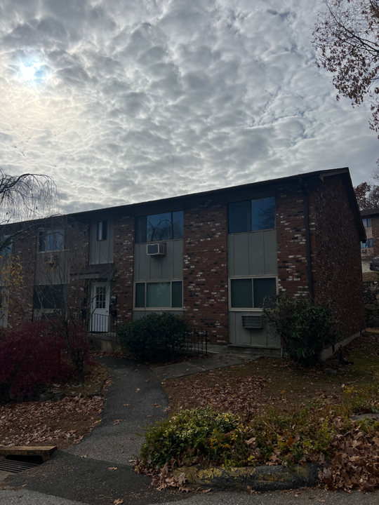 15 Kay Ln-Unit -L in Waterbury, CT - Foto de edificio
