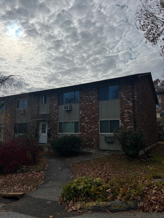 15 Kay Ln in Waterbury, CT - Building Photo