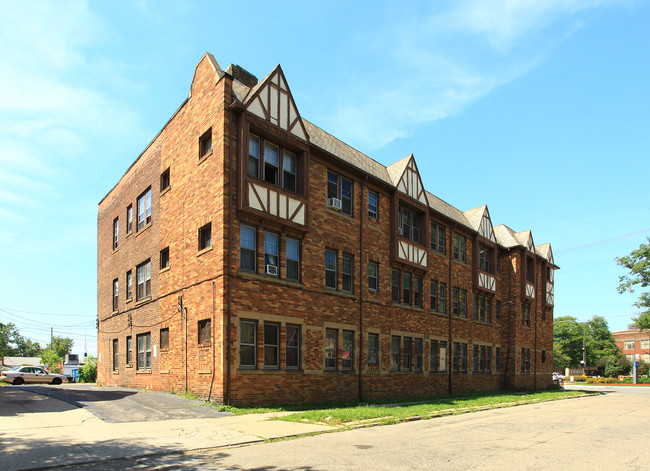 Noble Road Nela Park in East Cleveland, OH - Foto de edificio - Building Photo