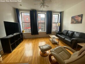 30 Parmenter St, Unit 5 in Boston, MA - Foto de edificio - Building Photo