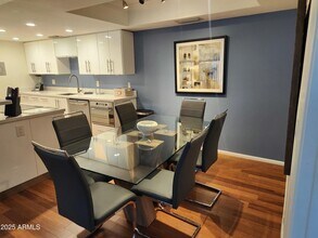 7557 N Dreamy Draw Dr in Phoenix, AZ - Building Photo - Building Photo