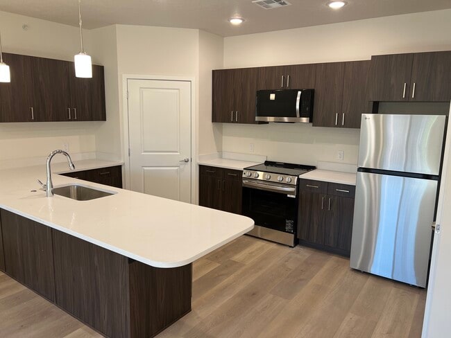 Mountain View Apartments in Hurricane, UT - Building Photo - Building Photo