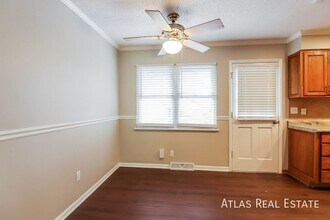 602 NE Darwin St in Lee's Summit, MO - Building Photo - Building Photo