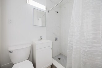 Gail Manor in Toronto, ON - Building Photo - Building Photo