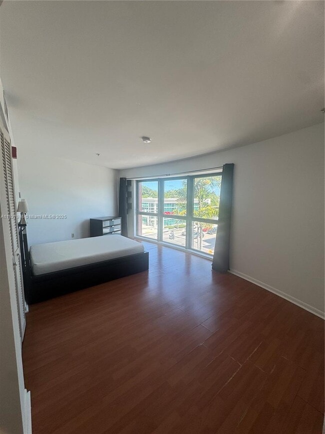 5705 SW 72nd Ave in Miami, FL - Building Photo - Building Photo