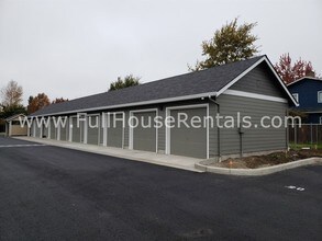 1100 Q St-Unit -#105 in Springfield, OR - Building Photo - Building Photo