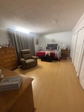6940 NW 186th St, Unit 5 floor in Hialeah, FL - Building Photo - Building Photo