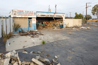 West Carson Villas in Torrance, CA - Building Photo - Building Photo